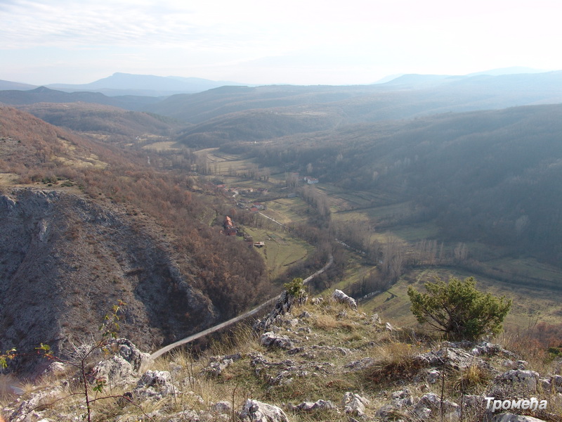 Поглед на село Радљевац сa Градине. Фото: Марко Синобад.